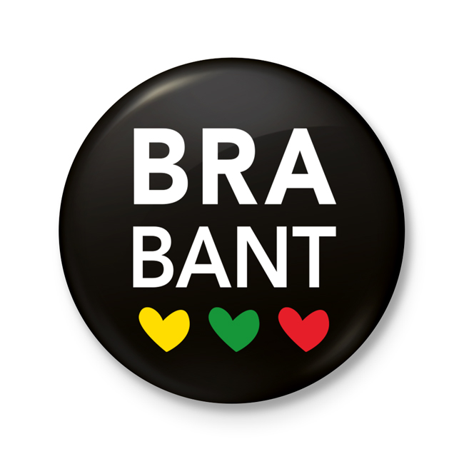 Pikken vluchtelingen breed Button 43 mm – Brabant – Studio Urf & Ogel